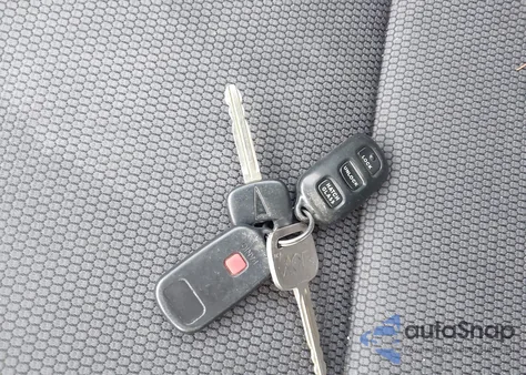 2005 Pontiac Vibe z USA, uszkodzony, nr VIN 5Y2SM638X5Z442367